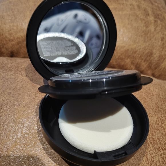 M•A•C Studio Fix Tech NW47 - Picture 2 of 3